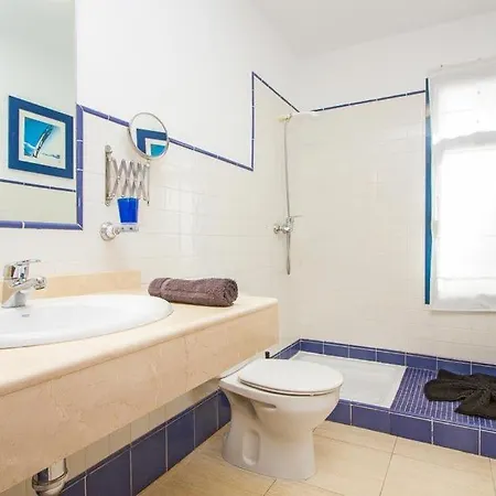In Playa Blanca Sleeps 4 With Pool Air Con And Wifi *