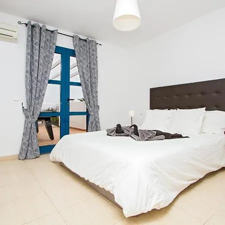 In Playa Blanca Sleeps 4 With Pool Air Con And Wifi Villa *