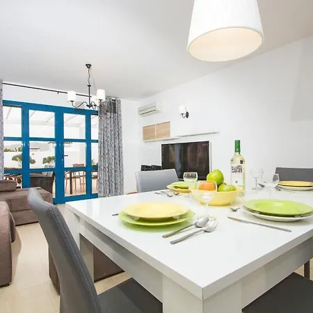 In Playa Blanca Sleeps 4 With Pool Air Con And Wifi * Playa Blanca (Lanzarote)